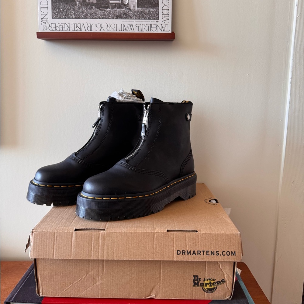 Never Worn Dr. Martens Jetta Zipper Boots